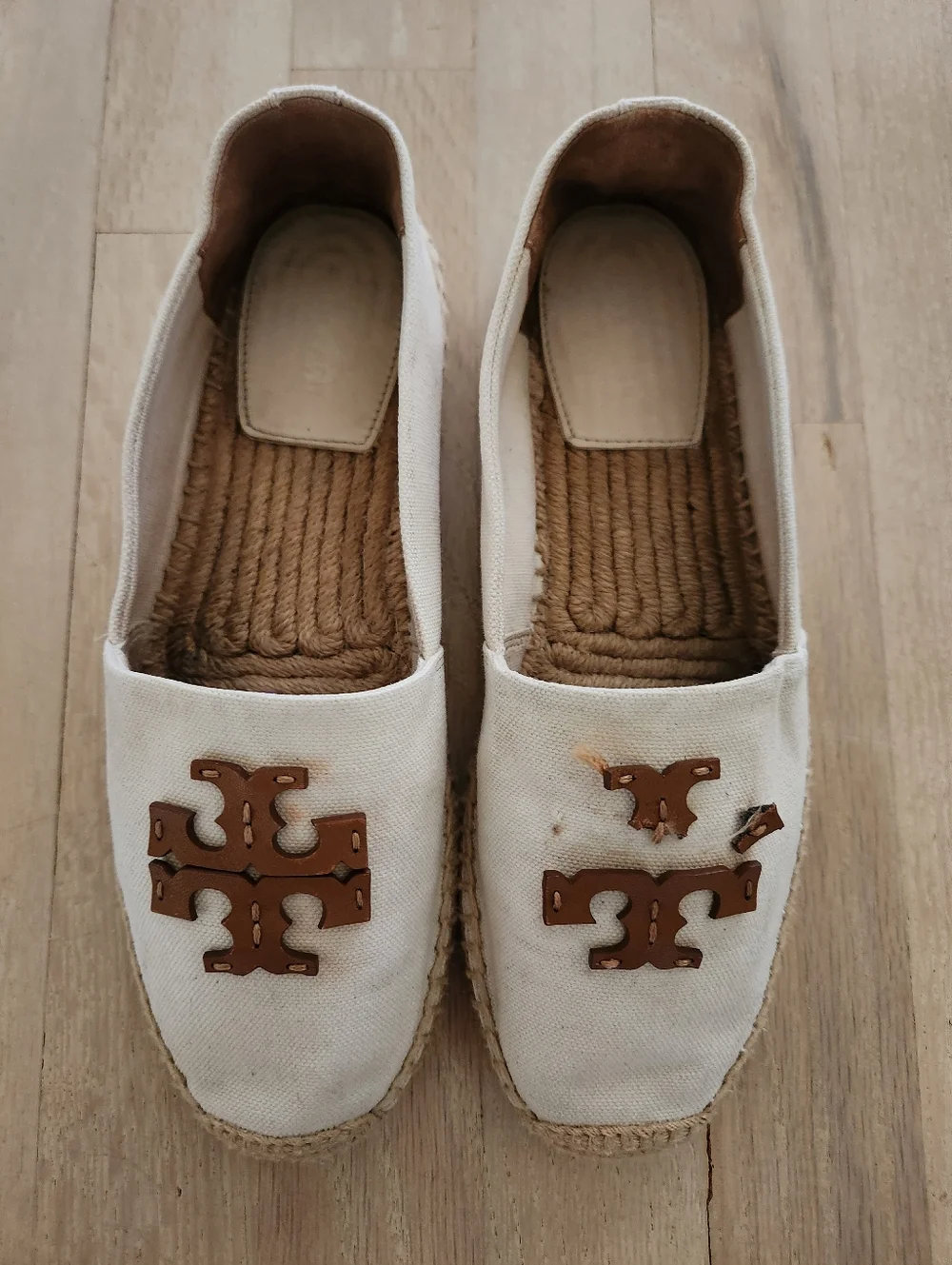 Tory Burch Everly Espadrilles Size 7.5 Ivory Canvas Logo Slip-On Flats Shoes